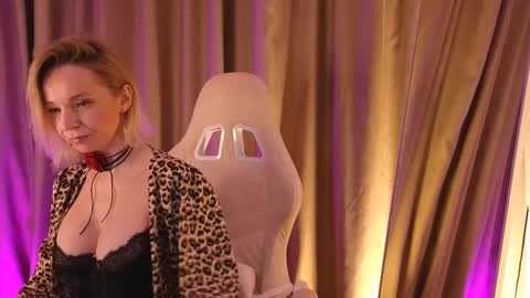 Snapshot of bubbling_crush chatting on 02-14-25, 02:28 bubbling_crush online show from 02-14-25, 02:28