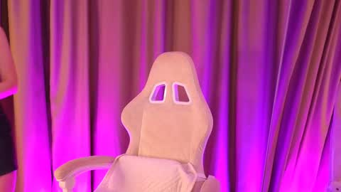 Snapshot of bubbling_crush chatting on 02-20-25, 11:32 bubbling_crush online show from 02-20-25, 11:32