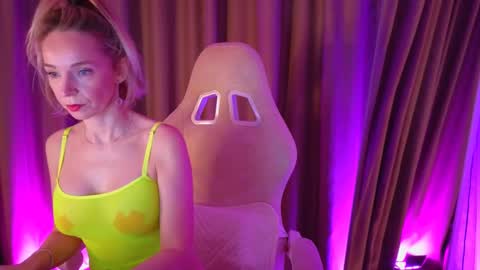 Snapshot of bubbling_crush chatting on 02-22-25, 10:31 bubbling_crush online show from 02-22-25, 10:31