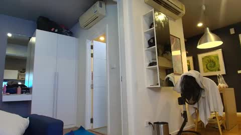 Snapshot of buddiup2 chatting on 10-23-25, 03:00 buddiup2 online show from 10-23-25, 03:00