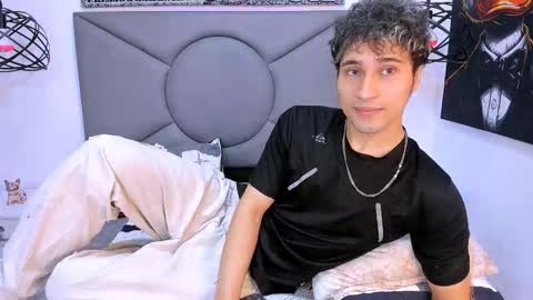 Snapshot of buddy_whitte chatting on 01-10-26, 02:41 Buddy Whitte online show from 01-10-26, 02:41