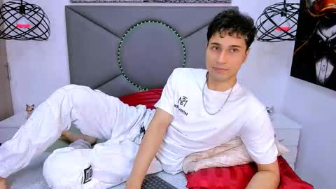 Snapshot of buddy_whitte chatting on 02-14-26, 04:26 Buddy Whitte online show from 02-14-26, 04:26