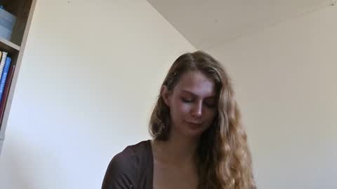 Snapshot of buffybarloe chatting on 05-02-26, 05:29 Buffy online show from 05-02-26, 05:29