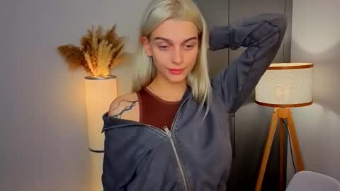 Snapshot of buffycabler chatting on 11-20-25, 08:30 buffycabler online show from 11-20-25, 08:30