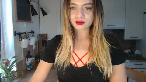 Snapshot of buffyextasy chatting on 10-21-25, 07:25 Buffy online show from 10-21-25, 07:25