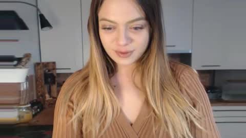 Snapshot of buffyextasy chatting on 01-08-26, 08:05 Buffy online show from 01-08-26, 08:05