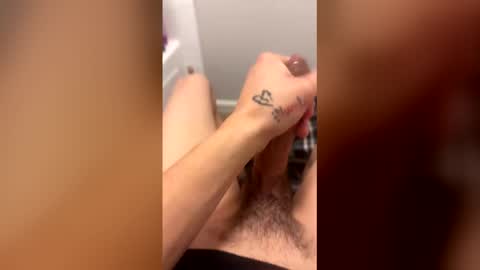 Snapshot of bugballss chatting on 12-19-25, 09:00 bugballss online show from 12-19-25, 09:00