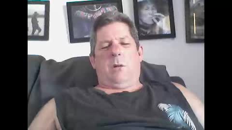 Snapshot of buggalugs1963 chatting on 01-06-26, 05:11 Bugs online show from 01-06-26, 05:11