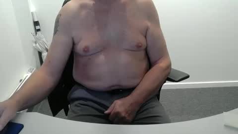 Snapshot of buggemann chatting on 09-24-25, 03:21 buggemann online show from 09-24-25, 03:21