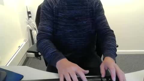 Snapshot of buggemann chatting on 10-28-25, 04:27 buggemann online show from 10-28-25, 04:27