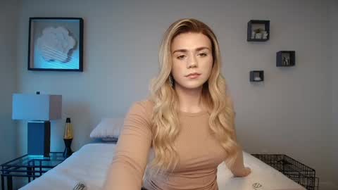 Snapshot of buitifulblonde chatting on 04-25-26, 05:54 buitifulblonde online show from 04-25-26, 05:54