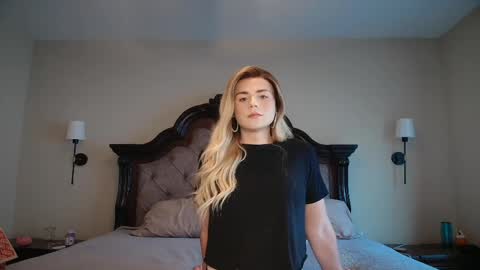 Snapshot of buitifulblonde chatting on 05-27-26, 05:54 buitifulblonde online show from 05-27-26, 05:54