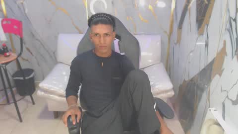 Snapshot of bull_cam chatting on 09-10-25, 06:30 bull_cam online show from 09-10-25, 06:30