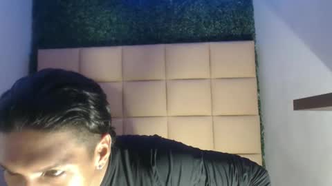 Snapshot of bull_cam chatting on 09-21-25, 07:15 bull_cam online show from 09-21-25, 07:15