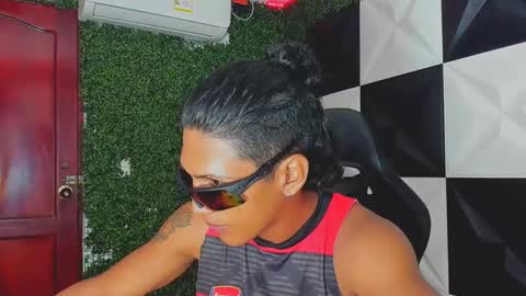 Snapshot of bull_cam chatting on 09-29-25, 06:35 bull_cam online show from 09-29-25, 06:35