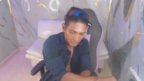 Snapshot of bull_cam chatting on 10-03-25, 08:06 bull_cam online show from 10-03-25, 08:06