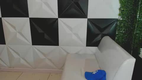 Snapshot of bull_cam chatting on 10-04-25, 06:50 bull_cam online show from 10-04-25, 06:50