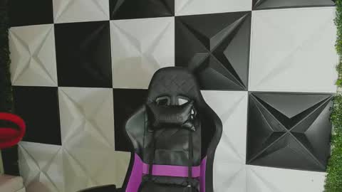 Snapshot of bull_cam chatting on 10-06-25, 07:33 bull_cam online show from 10-06-25, 07:33