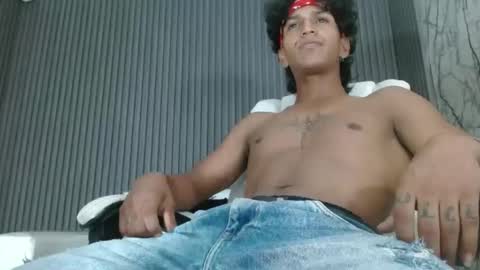 Snapshot of bull_cam chatting on 10-17-25, 08:22 bull_cam online show from 10-17-25, 08:22