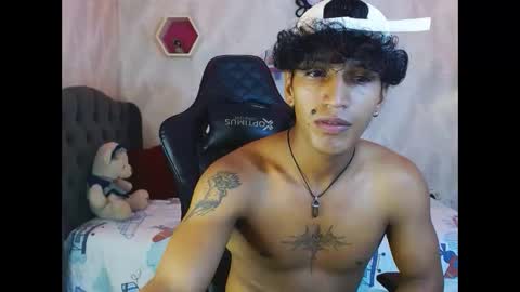 Snapshot of bull_cam chatting on 10-31-25, 04:41 bull_cam online show from 10-31-25, 04:41