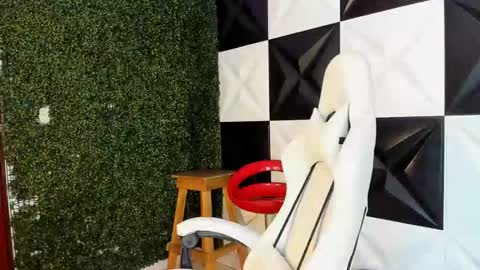 Snapshot of bull_cam chatting on 11-01-25, 05:04 bull_cam online show from 11-01-25, 05:04