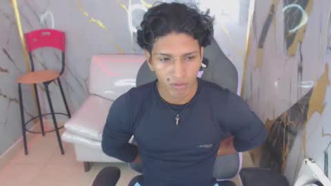 Snapshot of bull_cam chatting on 11-02-25, 03:47 bull_cam online show from 11-02-25, 03:47