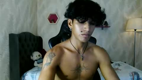 Snapshot of bull_cam chatting on 11-04-25, 06:18 bull_cam online show from 11-04-25, 06:18