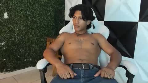 Snapshot of bull_cam chatting on 11-05-25, 06:08 bull_cam online show from 11-05-25, 06:08