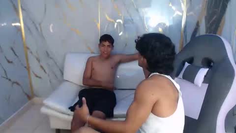 Snapshot of bull_cam chatting on 11-27-25, 04:20 bull_cam online show from 11-27-25, 04:20