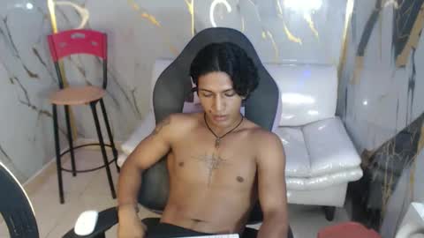 Snapshot of bull_cam chatting on 11-28-25, 05:04 bull_cam online show from 11-28-25, 05:04