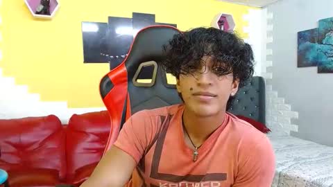 Snapshot of bull_cam chatting on 11-29-25, 01:25 bull_cam online show from 11-29-25, 01:25