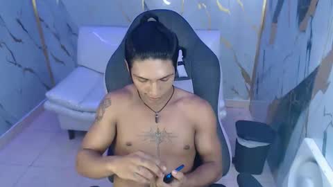 Snapshot of bull_cam chatting on 12-05-25, 02:42 bull_cam online show from 12-05-25, 02:42