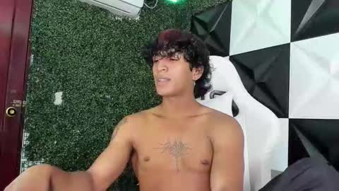 Snapshot of bull_cam chatting on 12-14-25, 02:22 bull_cam online show from 12-14-25, 02:22