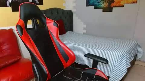 bull_cam online show from 12-19-25, 04:47