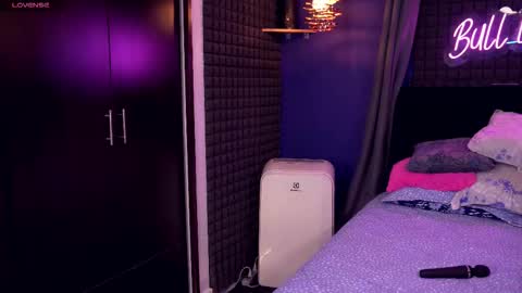 Snapshot of bull_vixen2001 chatting on 02-14-26, 08:44 Bunny and The Rock online show from 02-14-26, 08:44