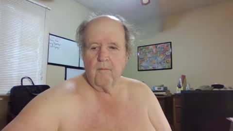 Snapshot of bullfrogg5050 chatting on 10-06-25, 10:18 bullfrogg5050 online show from 10-06-25, 10:18