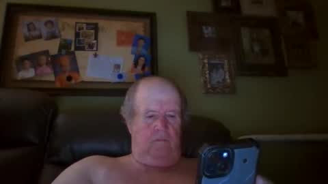 Snapshot of bullfrogg5050 chatting on 10-15-25, 10:26 bullfrogg5050 online show from 10-15-25, 10:26