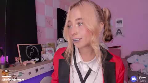 Snapshot of bun_nyx chatting on 11-25-25, 01:55 online show from 11-25-25, 01:55