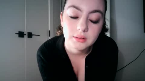 Snapshot of bunbunplayhouse chatting on 01-20-25, 11:21 Dominique online show from 01-20-25, 11:21