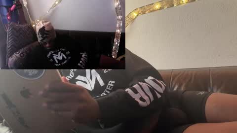 Snapshot of bungalowentertainment chatting on 12-16-25, 05:40 Bungalow Entertainment online show from 12-16-25, 05:40