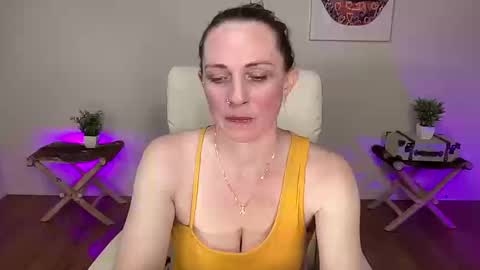 Snapshot of bunnieandthedude chatting on 10-12-25, 04:55 BUNNIE and THE DUDE TheLebowskis online show from 10-12-25, 04:55