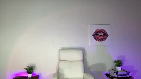 Snapshot of bunnieandthedude chatting on 11-22-25, 04:22 BUNNIE and THE DUDE TheLebowskis online show from 11-22-25, 04:22