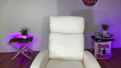 Snapshot of bunnieandthedude chatting on 12-04-25, 01:59 BUNNIE and THE DUDE TheLebowskis online show from 12-04-25, 01:59