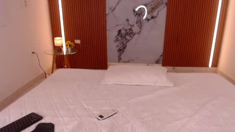 Rossi Hill online show from 04-05-26, 12:24