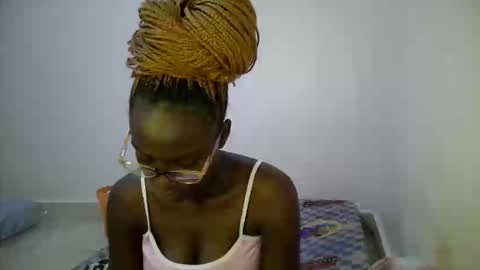Snapshot of bunny_bliss1 chatting on 05-12-26, 11:24 bunny_bliss1 online show from 05-12-26, 11:24