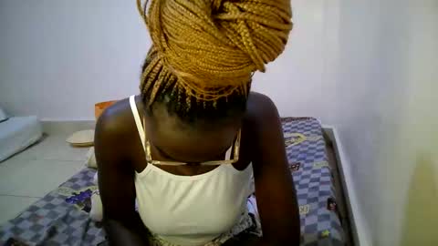 Snapshot of bunny_bliss1 chatting on 05-14-26, 10:27 bunny_bliss1 online show from 05-14-26, 10:27