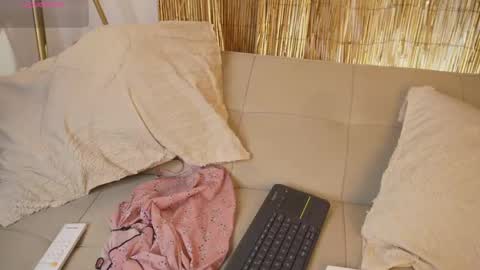 Snapshot of bunnycute_shy chatting on 05-11-26, 12:44 30 Off online show from 05-11-26, 12:44