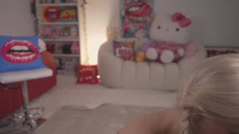 Snapshot of bunnydollstella chatting on 01-16-25, 12:23 Stella online show from 01-16-25, 12:23