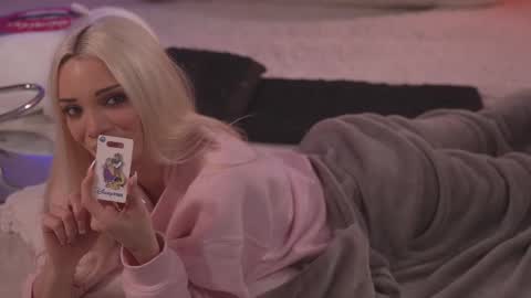 Snapshot of bunnydollstella chatting on 03-02-25, 01:04 Stella online show from 03-02-25, 01:04