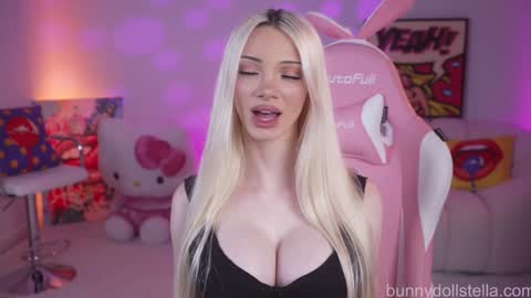 Snapshot of bunnydollstella chatting on 11-13-25, 01:04 Stella online show from 11-13-25, 01:04